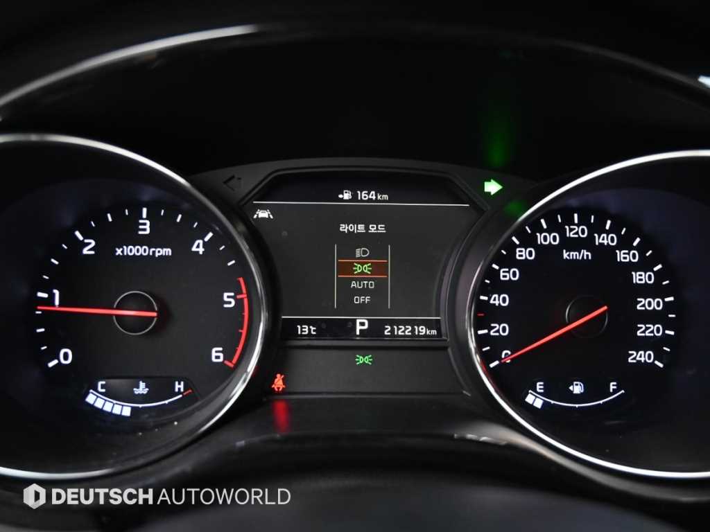 KIA Carnival - Vista 8