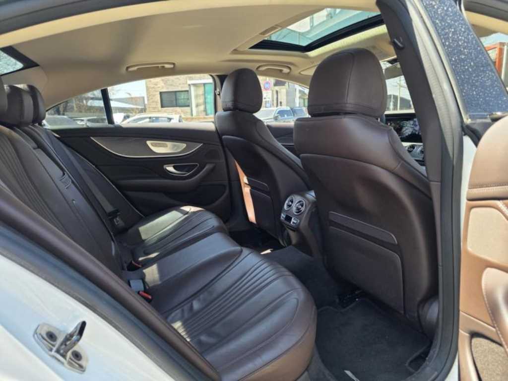 Mercedes Benz CLS Class - Vista 9