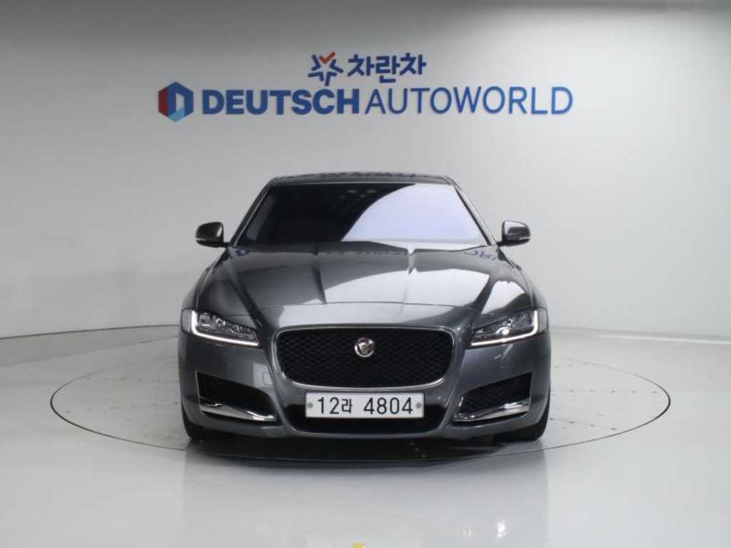 Jaguar XF - Vista 3