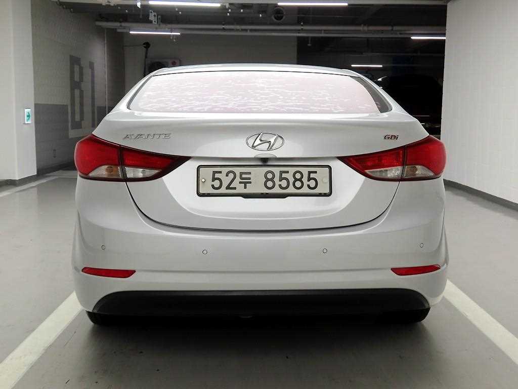 HYUNDAI Avante - Vista 3