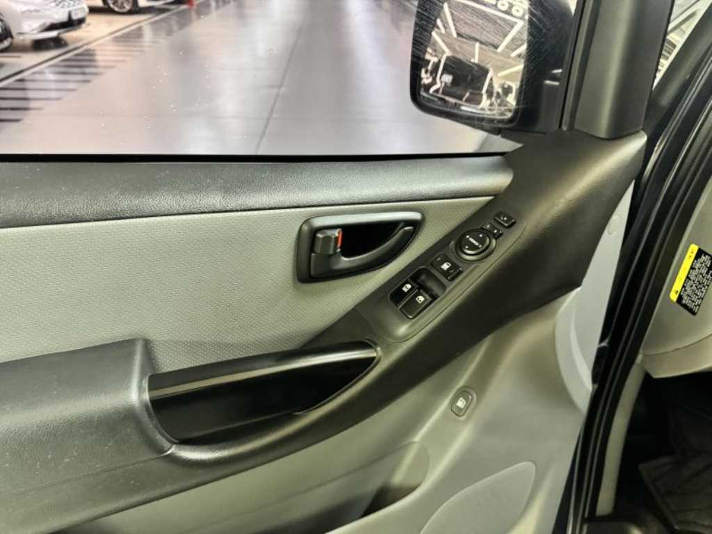 HYUNDAI Starex - Vista 5