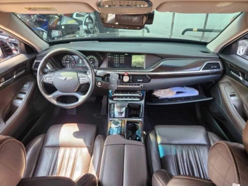 Genesis EQ900 - Vista 10