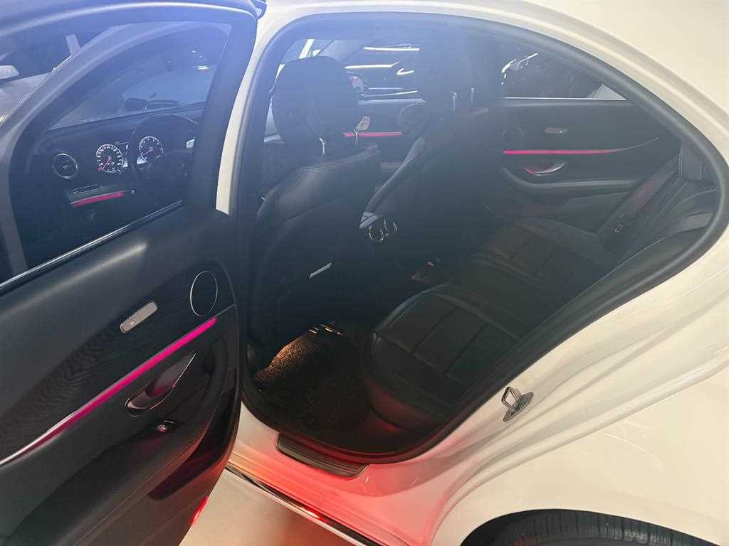 Mercedes Benz E class - Vista 6