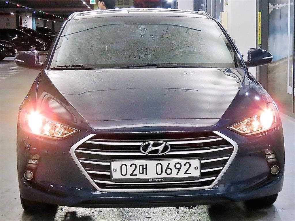 HYUNDAI Avante - Vista 2