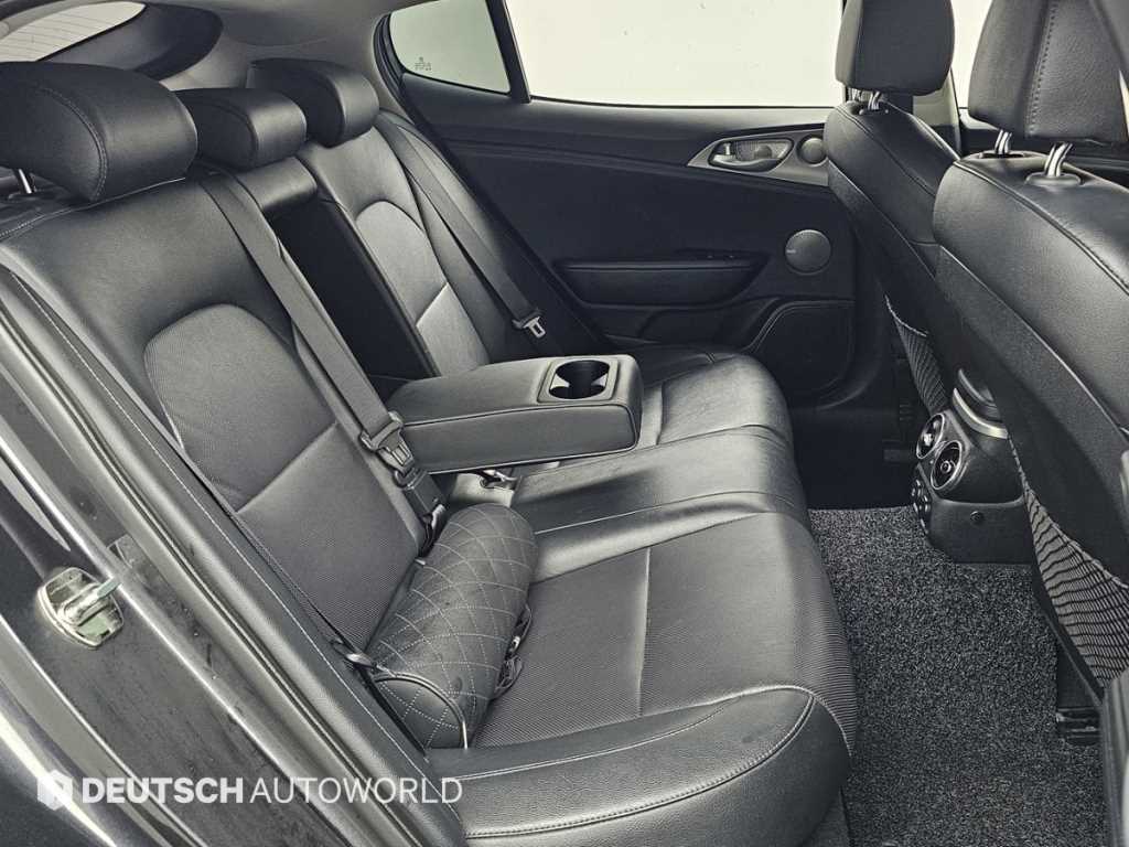 KIA Stinger - Vista 12