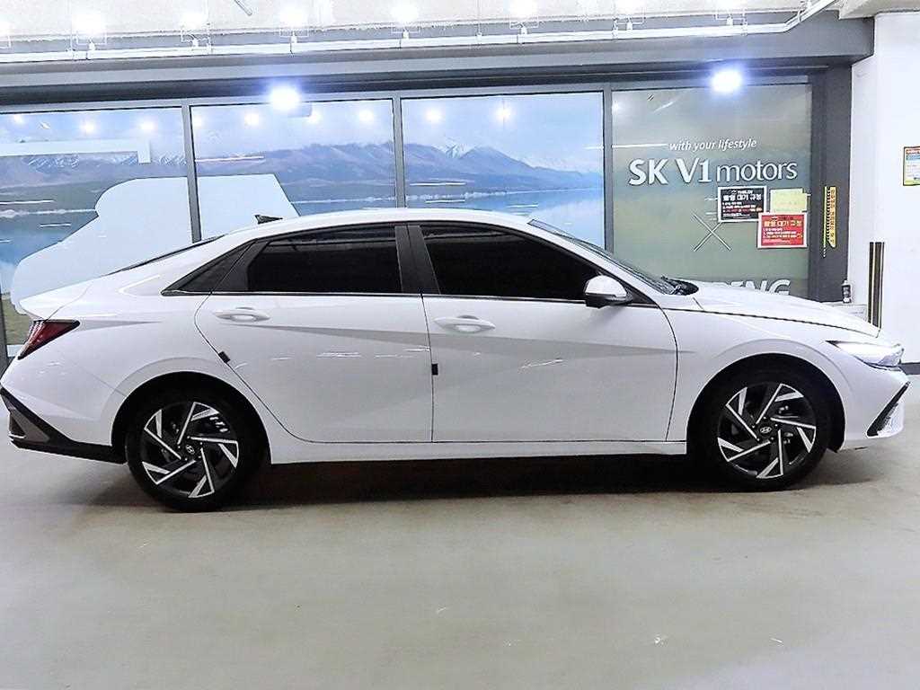 HYUNDAI Avante - Vista 3