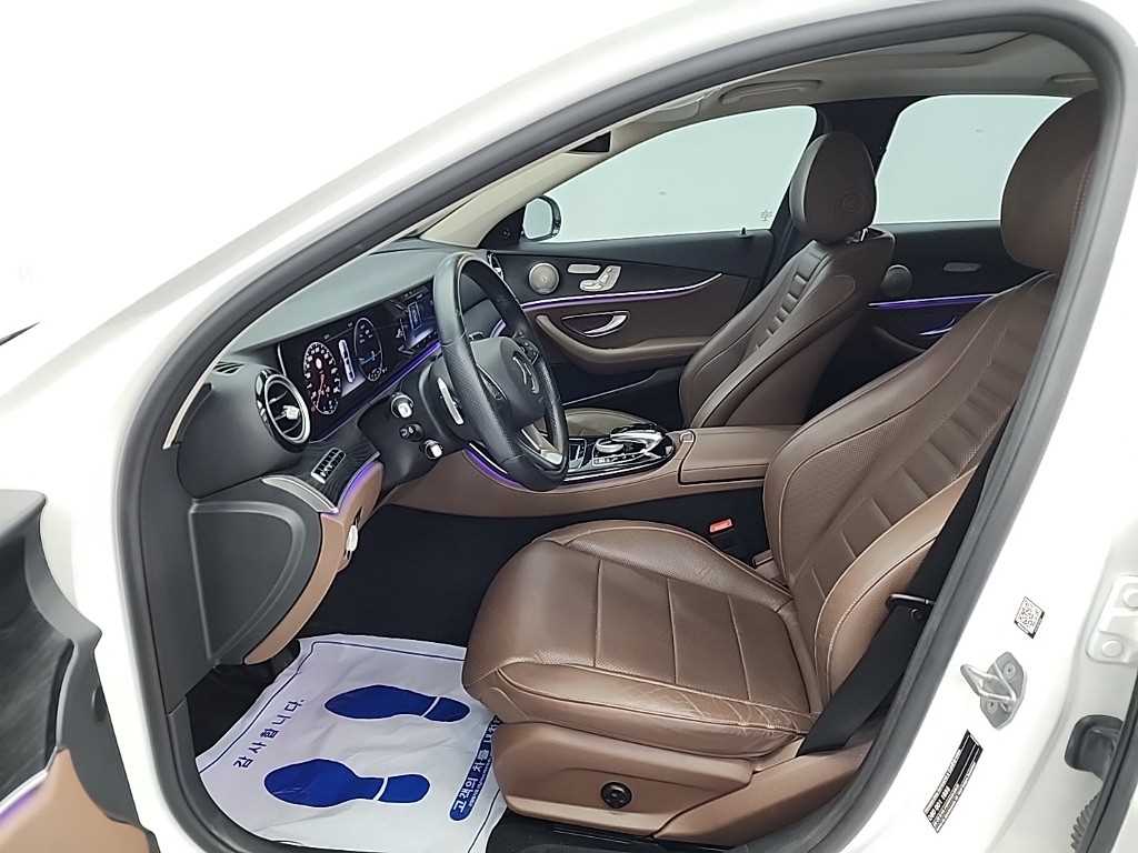 Mercedes Benz E class - Vista 11