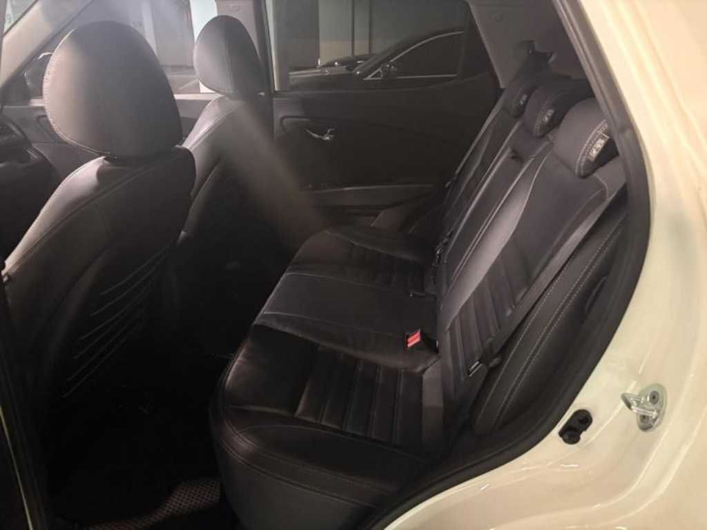 Ssangyong Tivoli - Vista 5