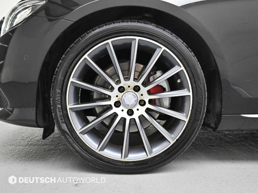 Mercedes Benz E class - Vista 5