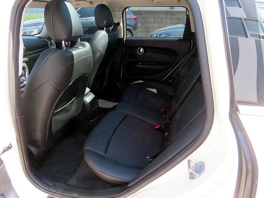 Mini Clubman - Vista 6