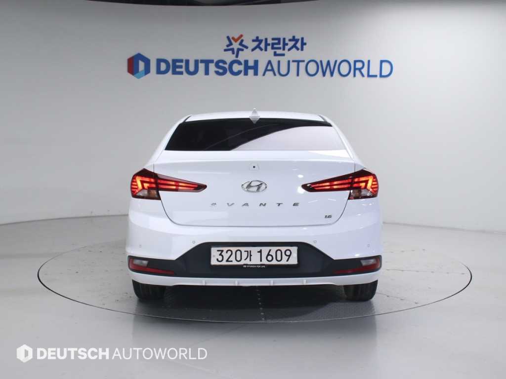 HYUNDAI Avante - Vista 4