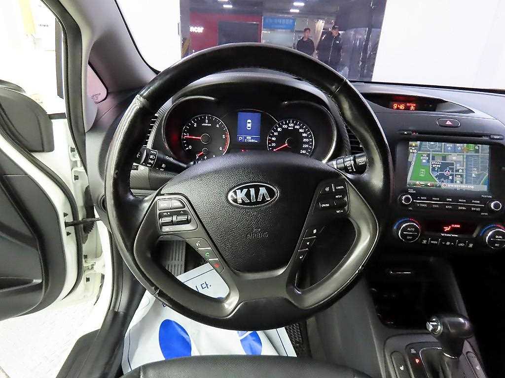 KIA K3 - Vista 9