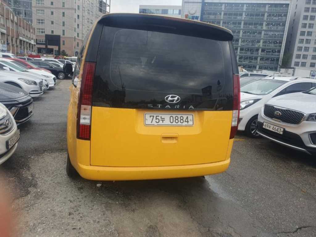 HYUNDAI Staria - Vista 4