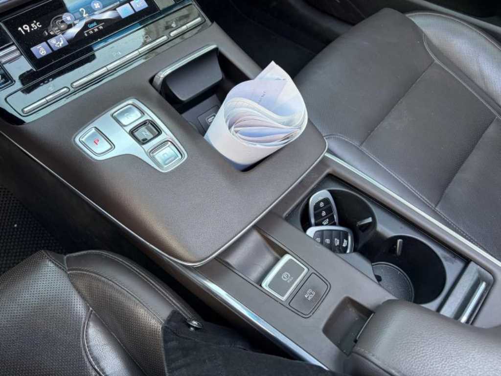 HYUNDAI Grandeur - Vista 8