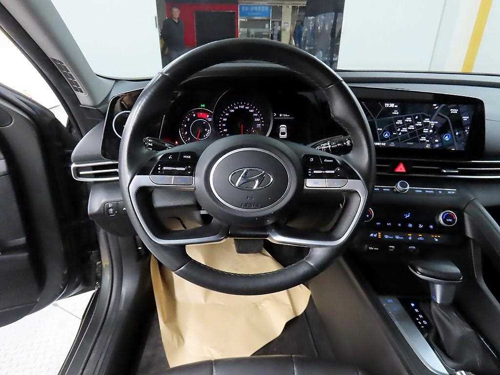 HYUNDAI Avante - Vista 9