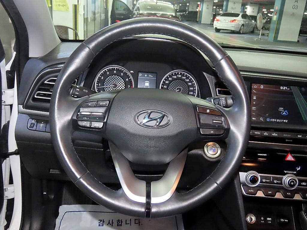 HYUNDAI Avante - Vista 8