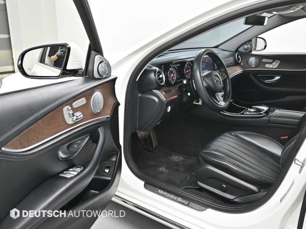 Mercedes Benz E class - Vista 11