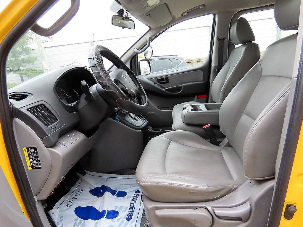 HYUNDAI Starex - Vista 5