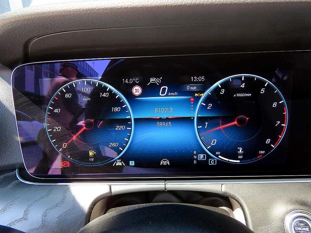 Mercedes Benz E class - Vista 9