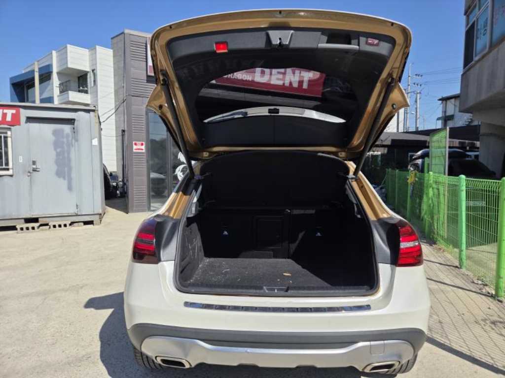 Mercedes Benz GLA Class - Vista 3