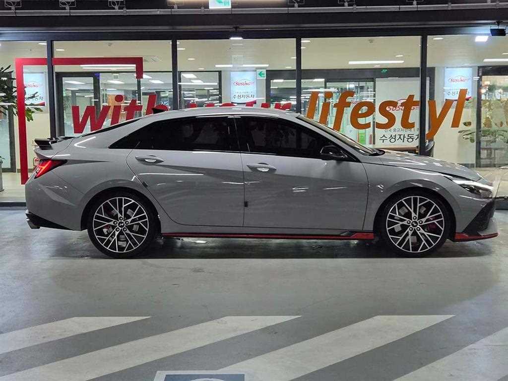 HYUNDAI Avante - Vista 3