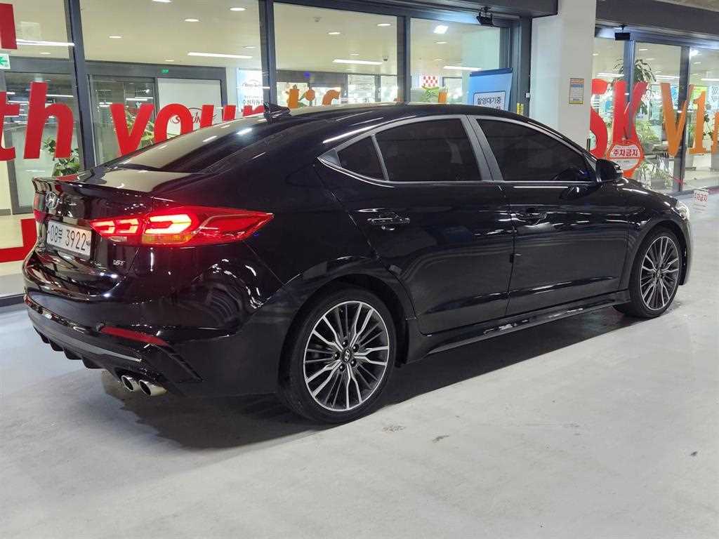 HYUNDAI Avante - Vista 4