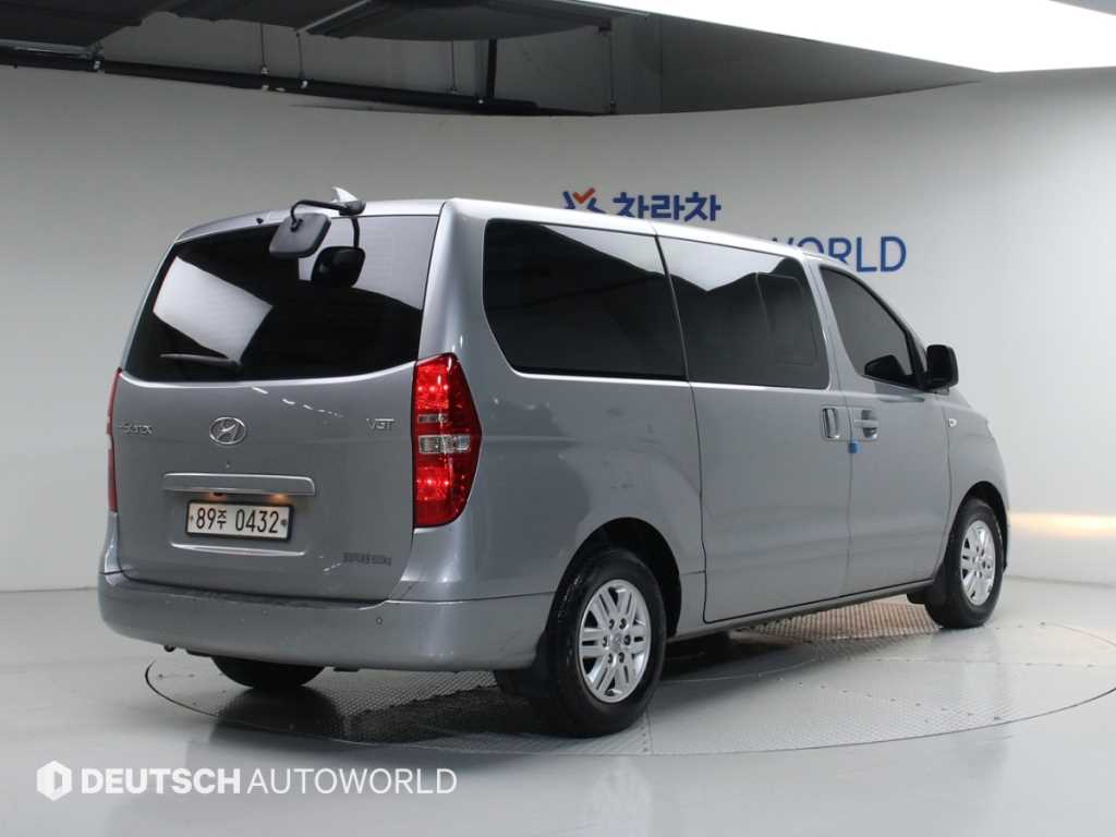 HYUNDAI Starex - Vista 2