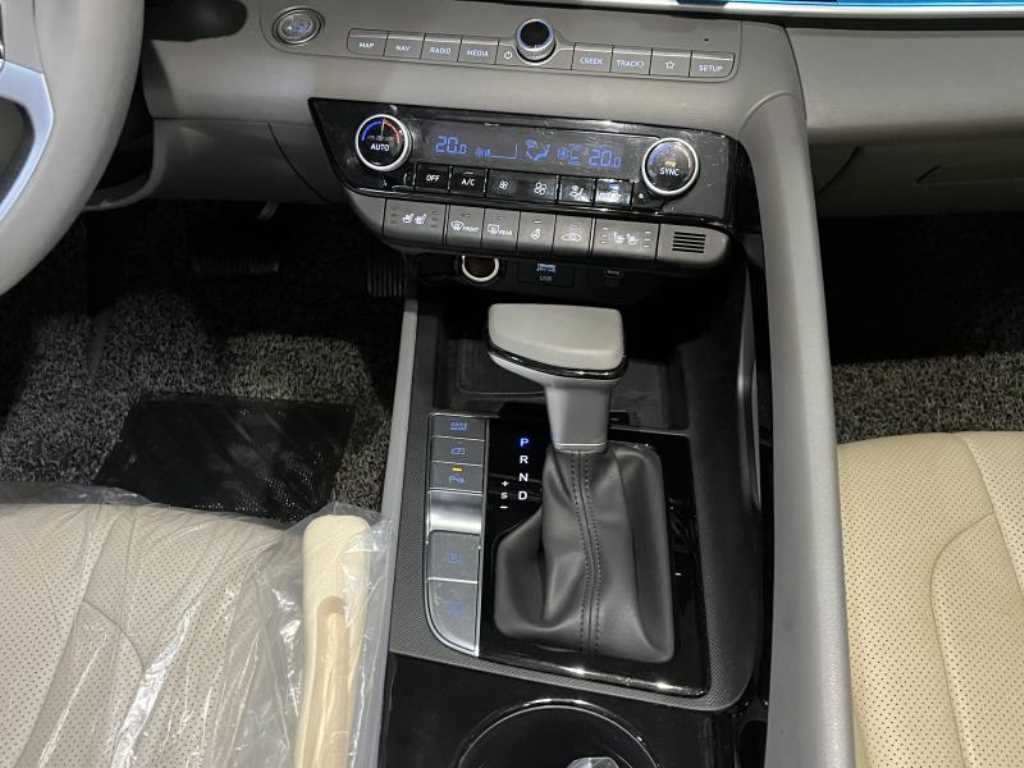 HYUNDAI Avante - Vista 12