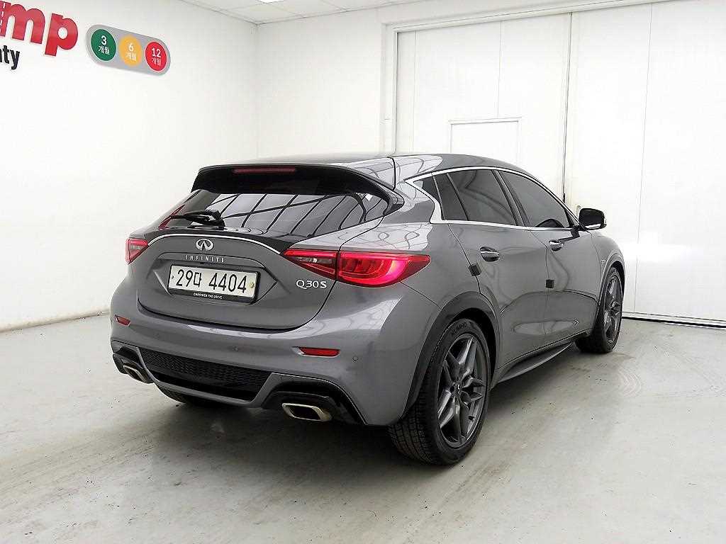 Infiniti Q - Vista 4