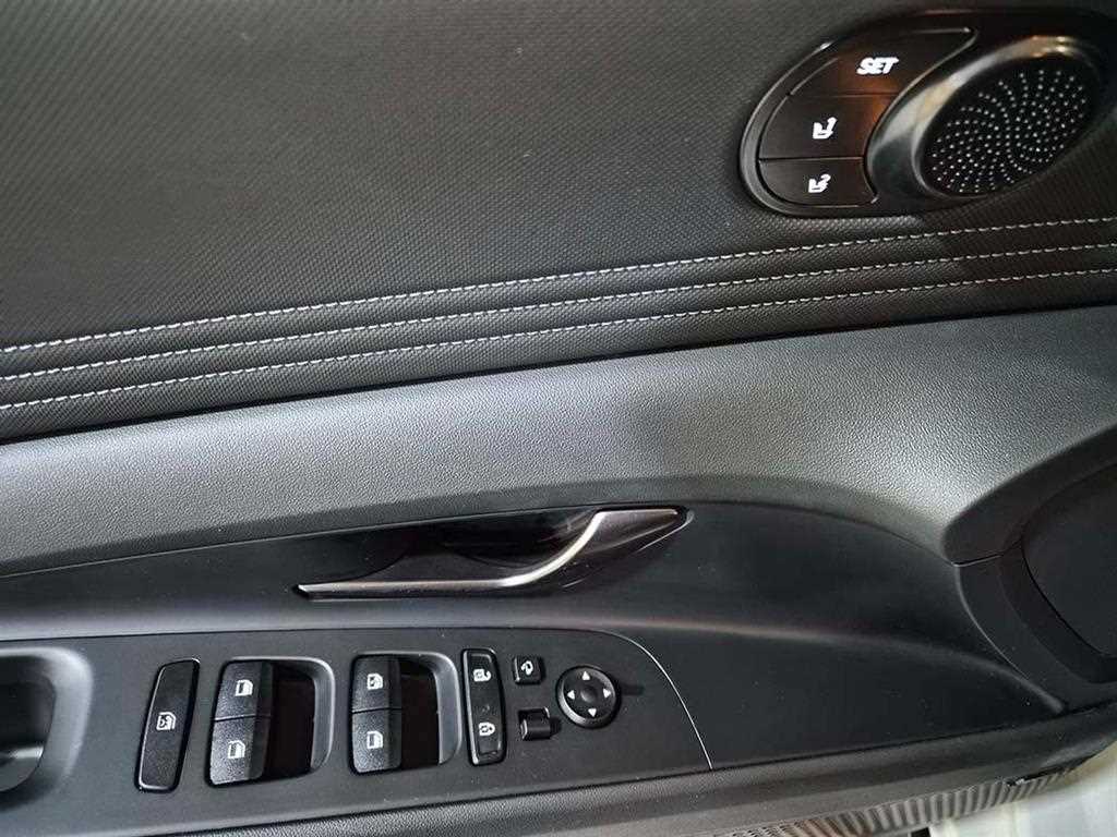 HYUNDAI Avante - Vista 12