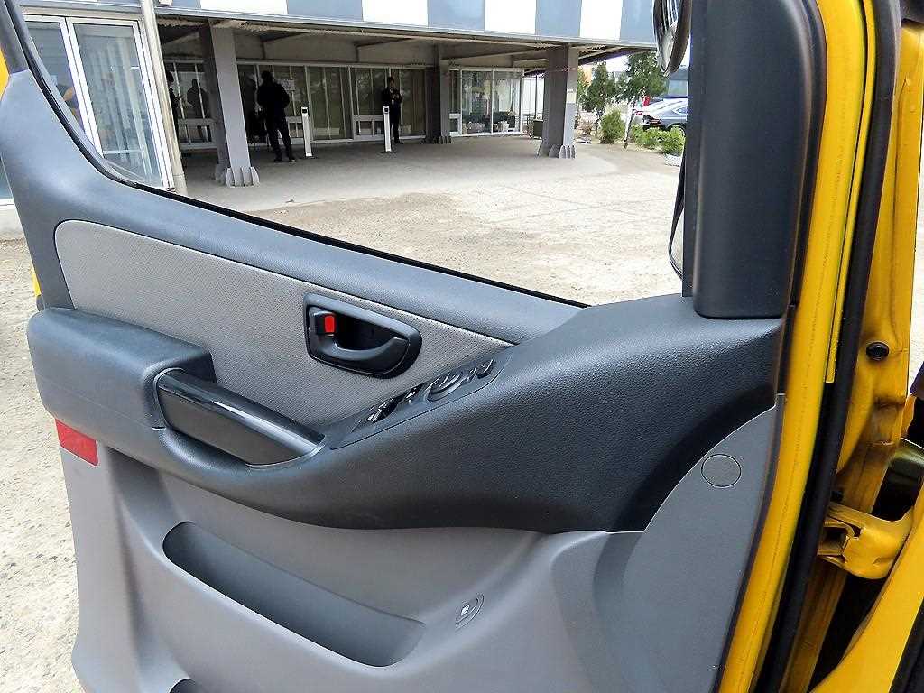 HYUNDAI Starex - Vista 12