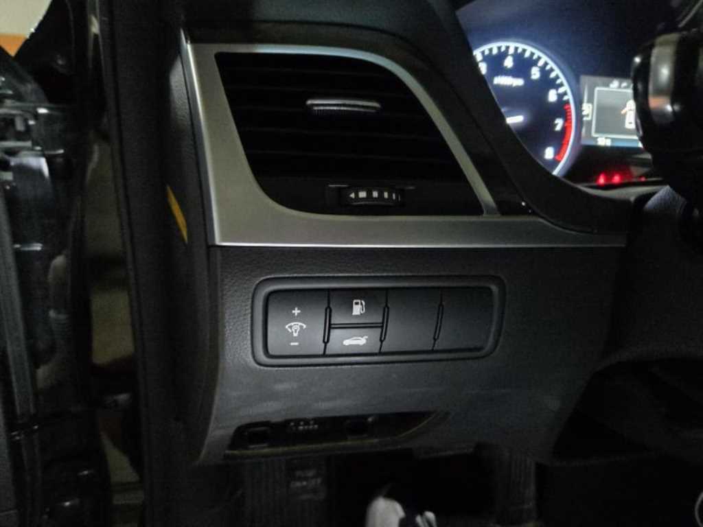 HYUNDAI Genesis - Vista 9