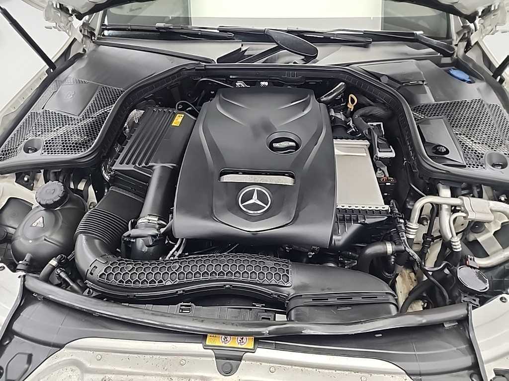 Mercedes Benz C Class - Vista 5