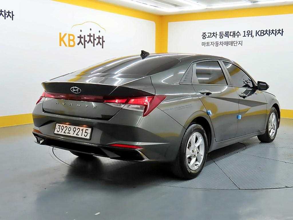 HYUNDAI Avante - Vista 4