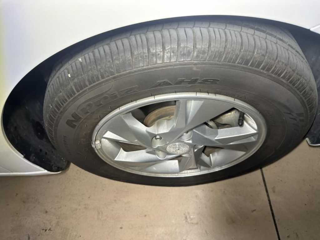 HYUNDAI Avante - Vista 11