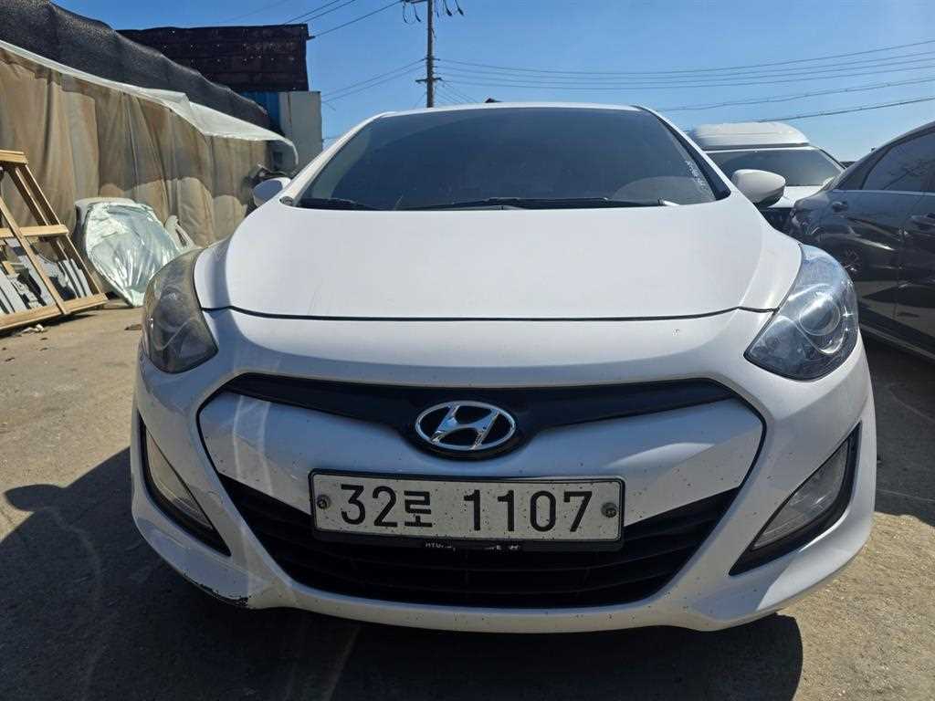 HYUNDAI i30 2014 Blanco - Importación desde Corea - HF Imports Iquique - Foto 1