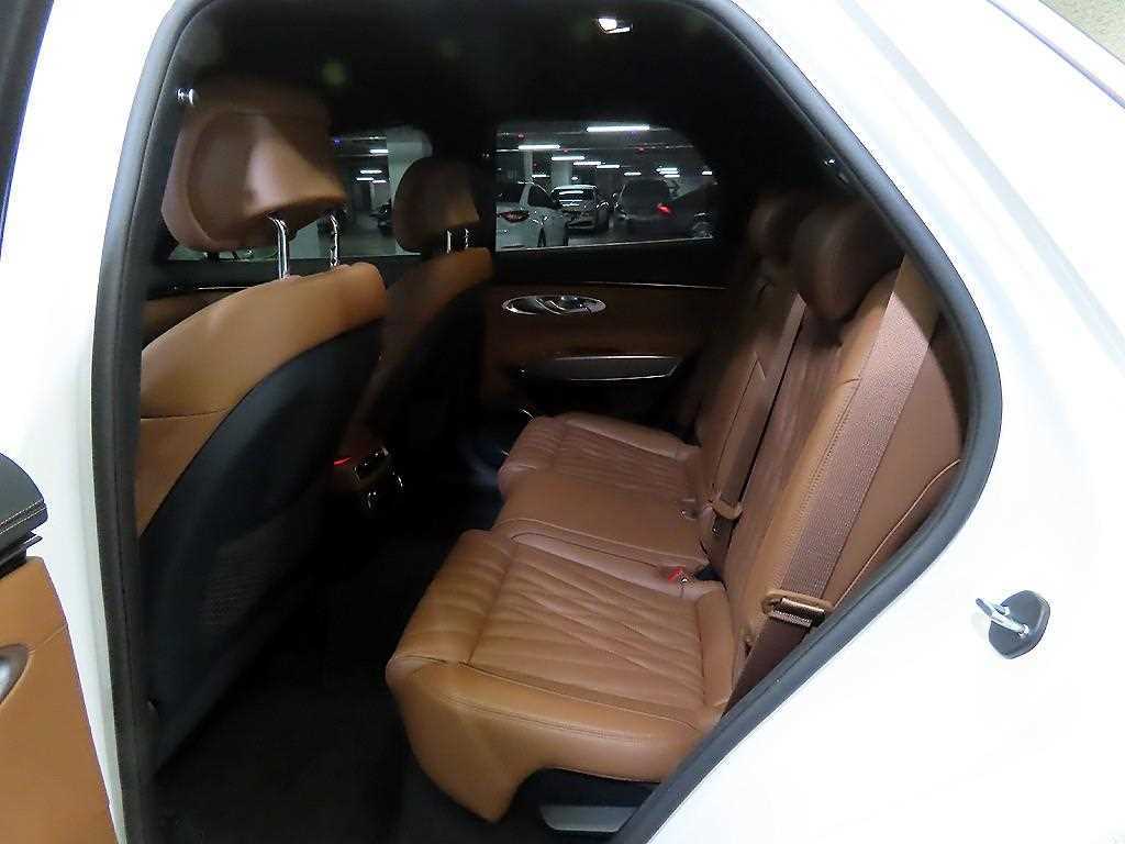 Genesis GV70 - Vista 7