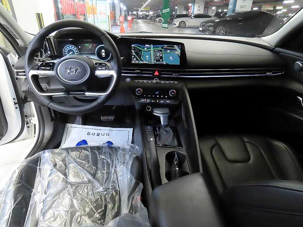 HYUNDAI Avante - Vista 10