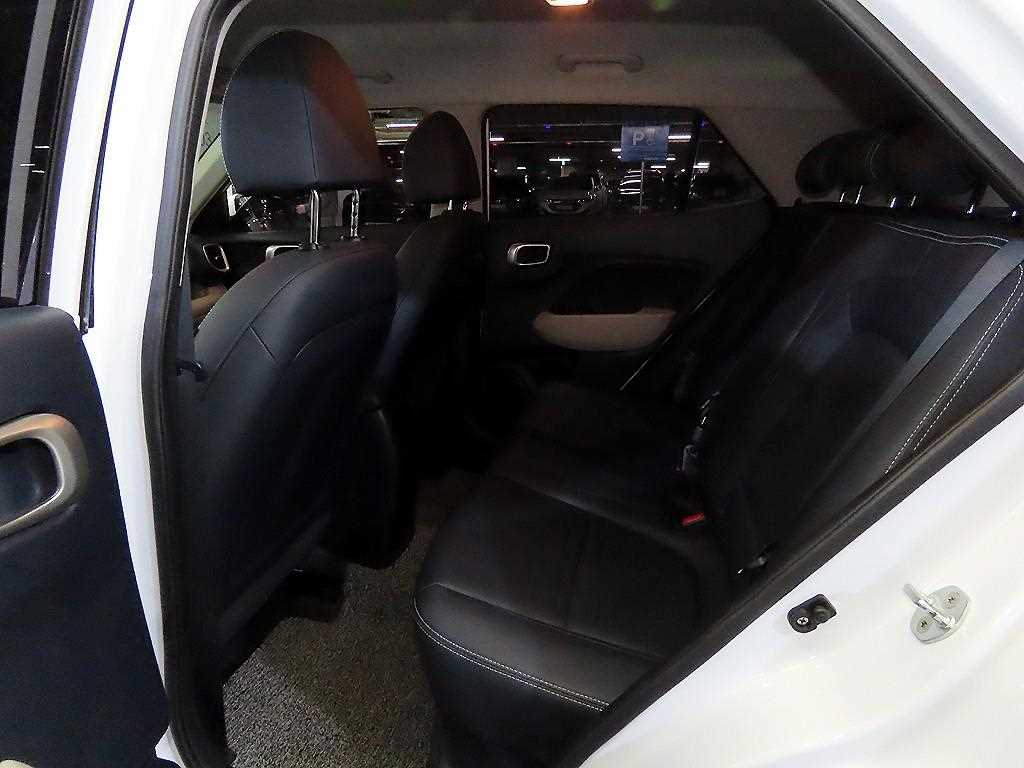 HYUNDAI Venue - Vista 7