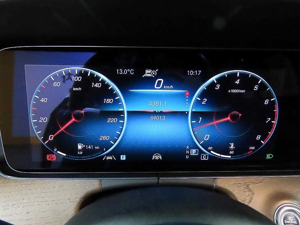 Mercedes Benz E class - Vista 8