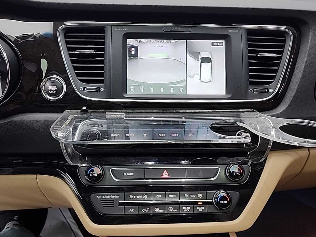 KIA Carnival - Vista 10