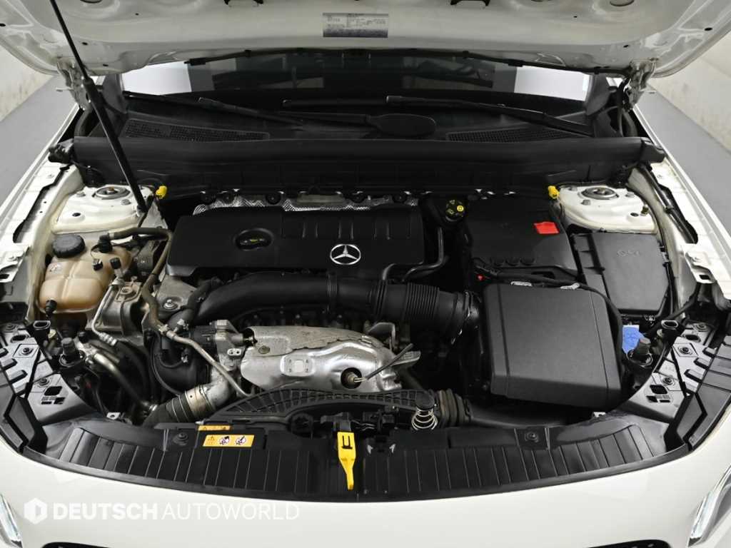 Mercedes Benz GLB Class - Vista 6