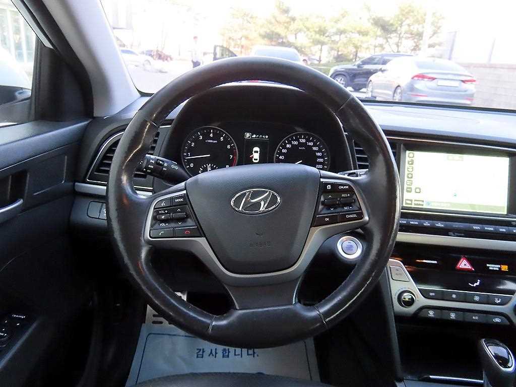 HYUNDAI Avante - Vista 8