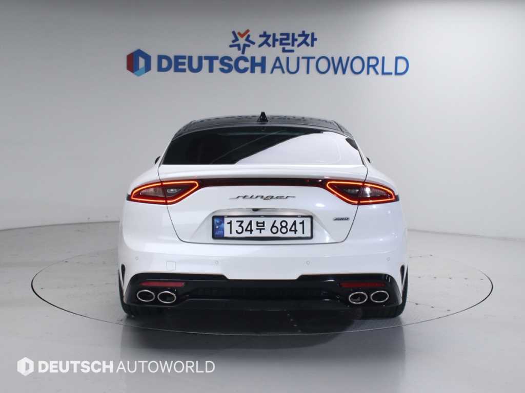 KIA Stinger - Vista 4