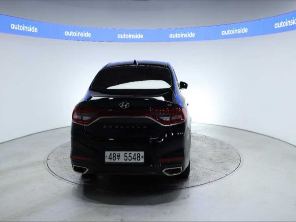 HYUNDAI Grandeur - Vista 4