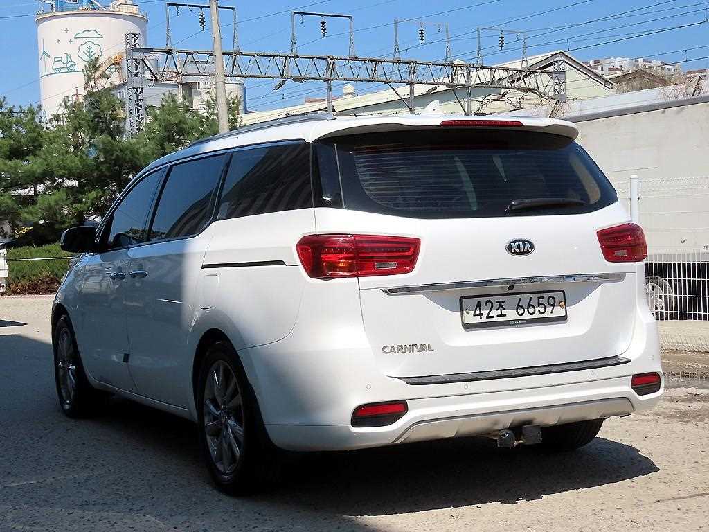 KIA Carnival - Vista 3