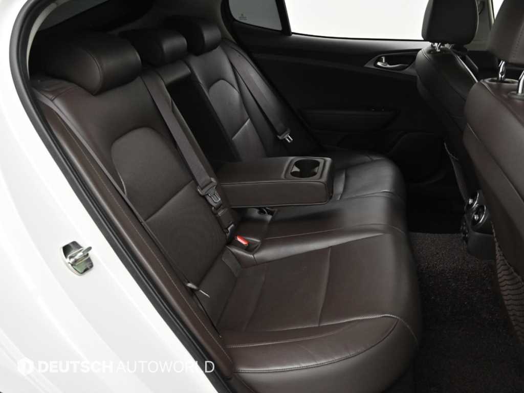 KIA Stinger - Vista 12