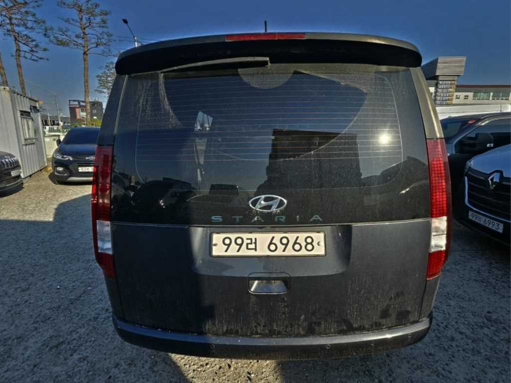 HYUNDAI Staria - Vista 8