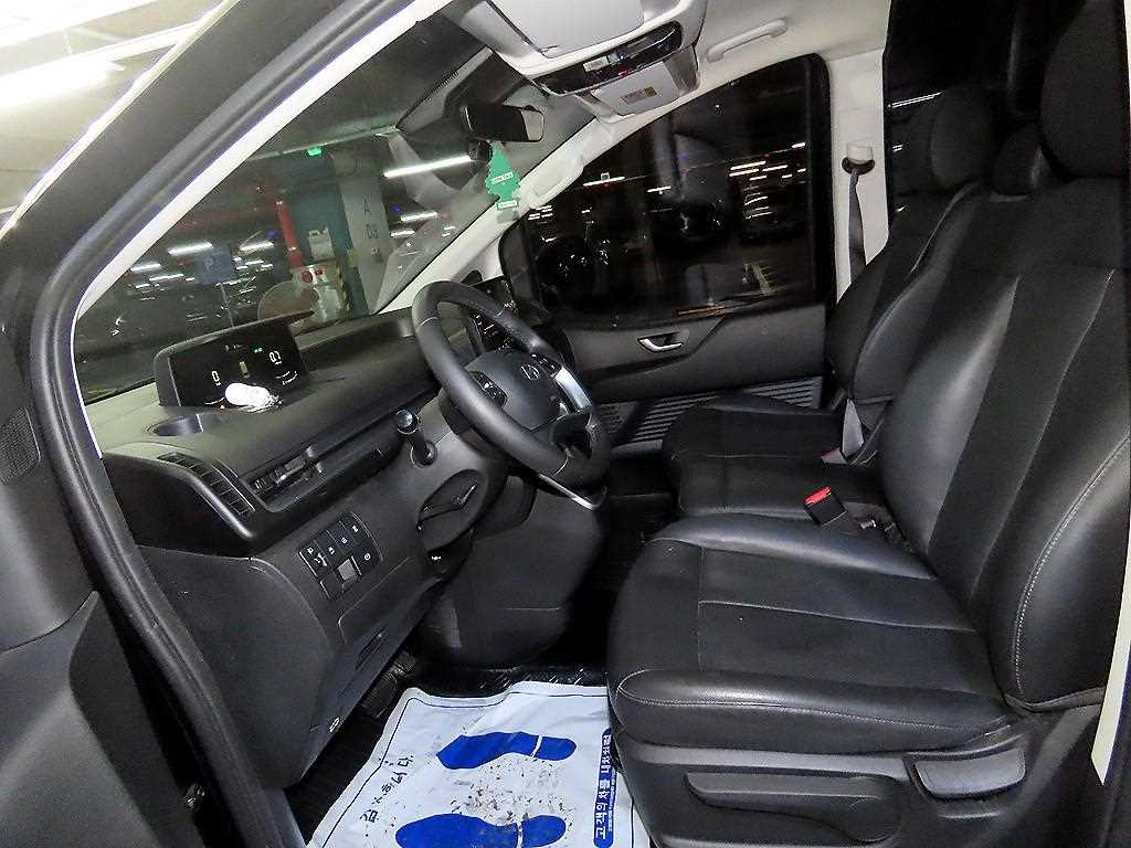 HYUNDAI Staria - Vista 6