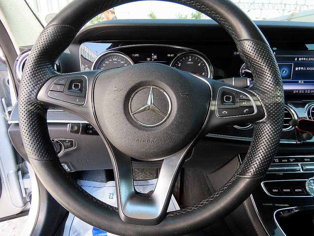 Mercedes Benz E class - Vista 8